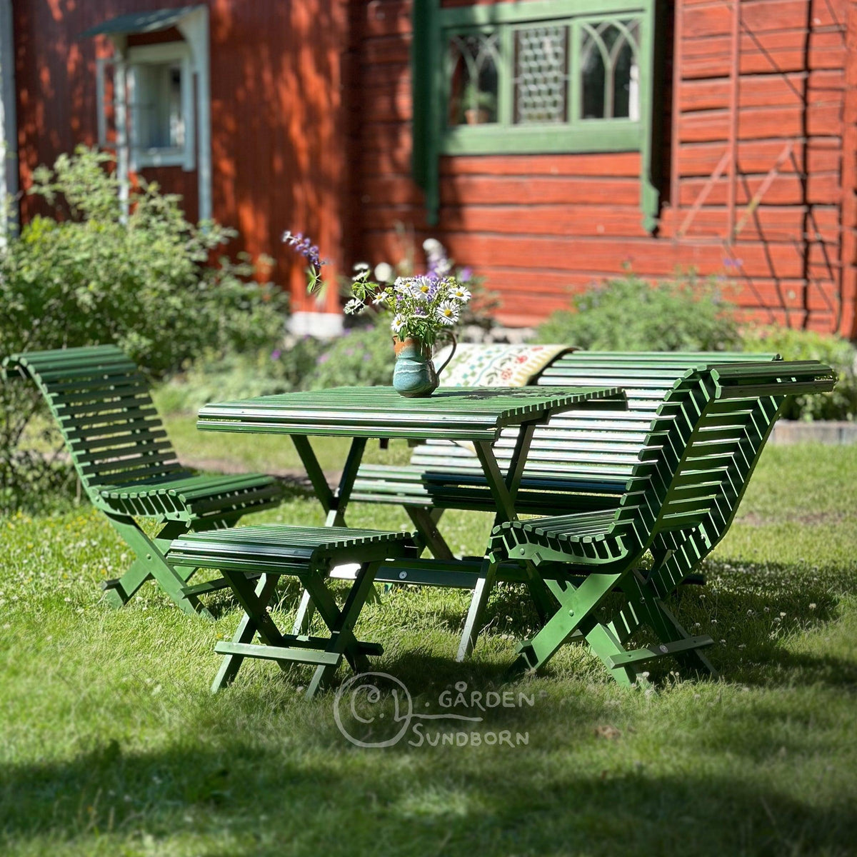Green Sundborn garden furniture set with table and chairs for outdoor use