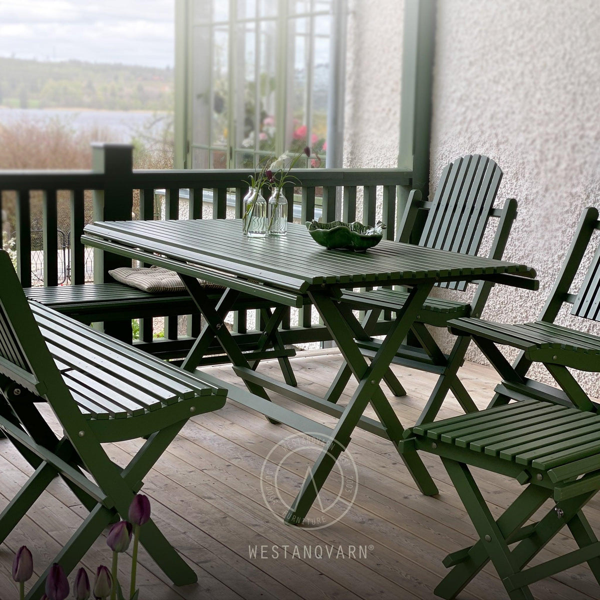 Grön pall tillsammans med Veranda trädgårdsmöbler