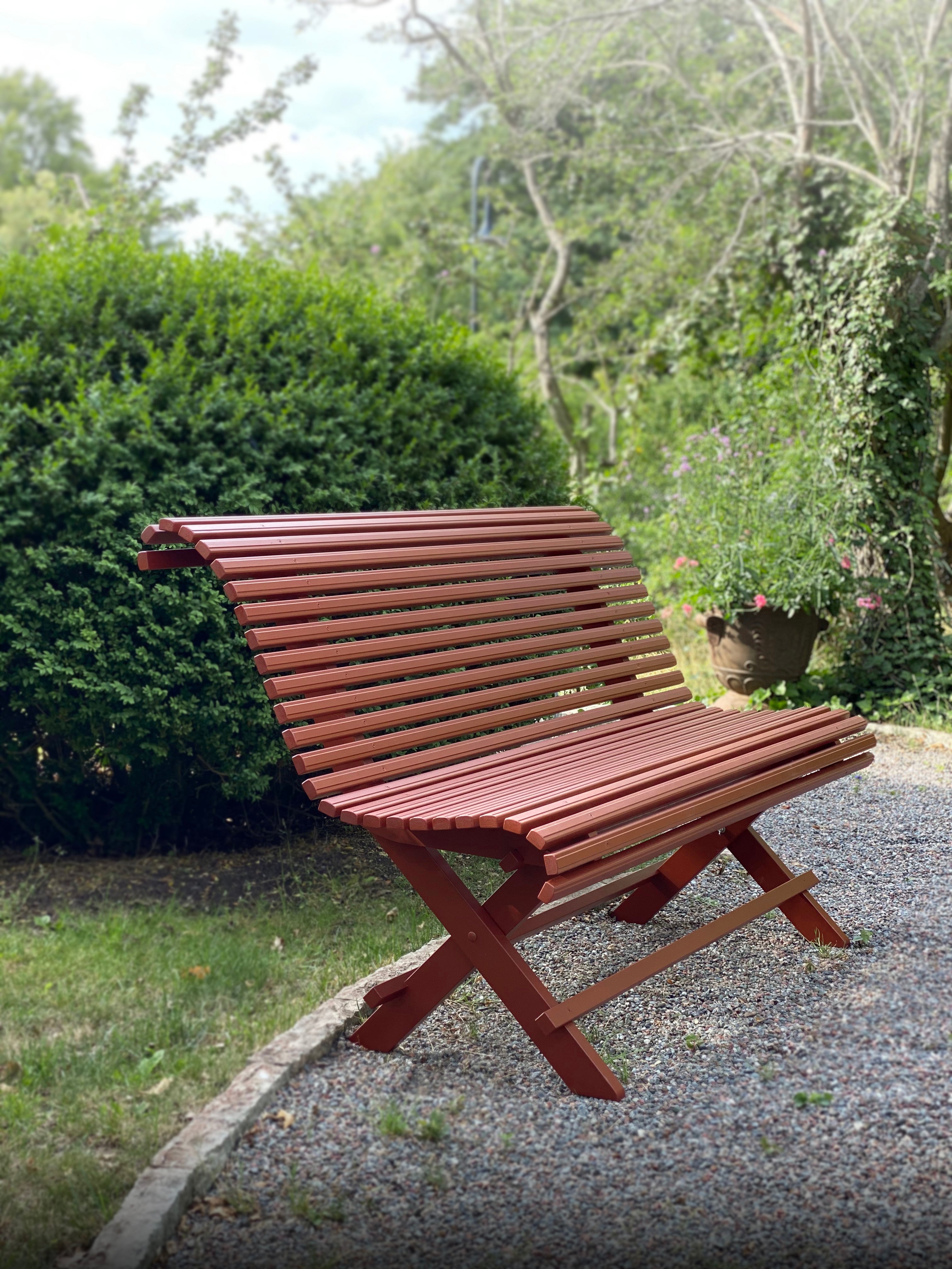 Röd trädgårdssoffa - Red Garden Bench